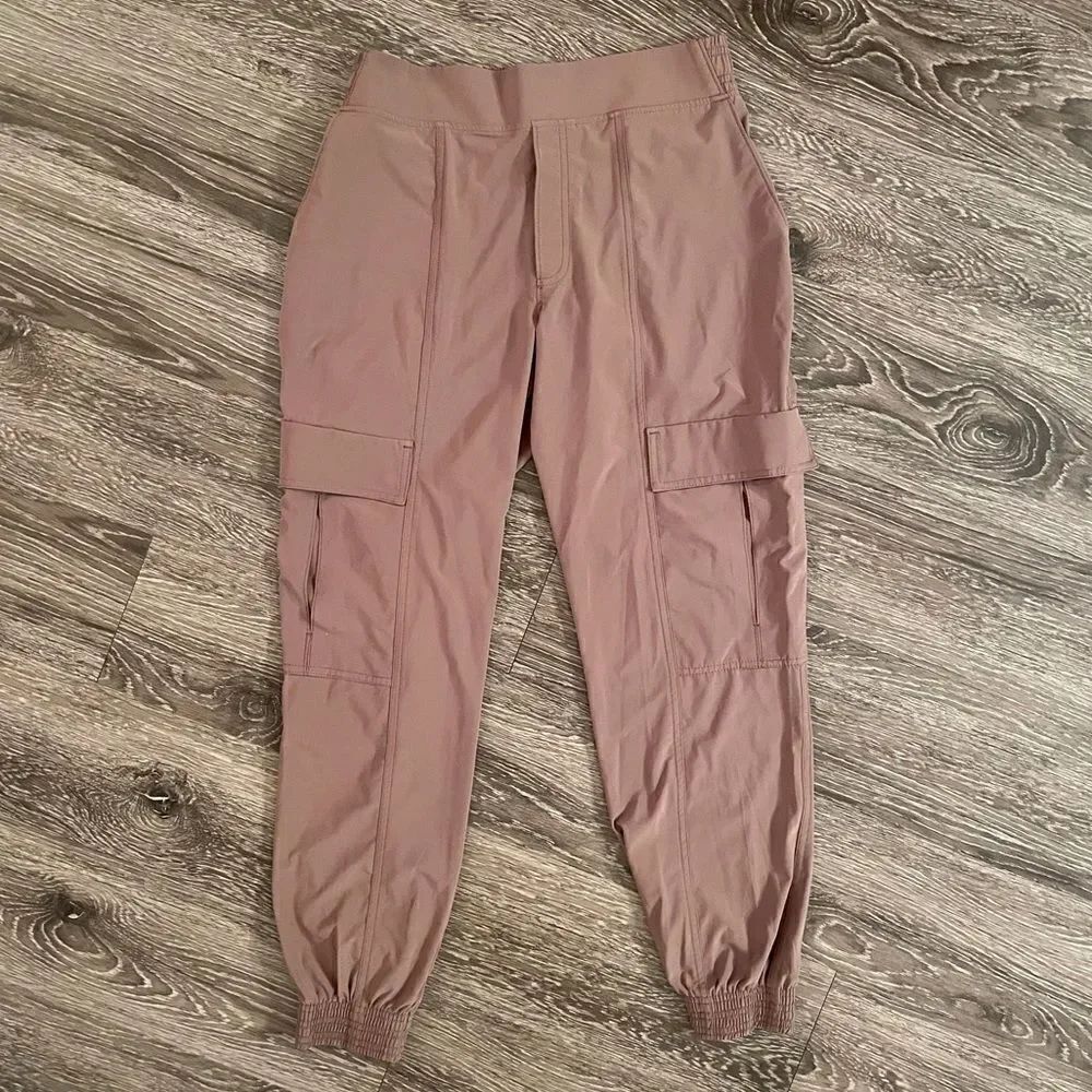 Athleta Chelsea utility jogger